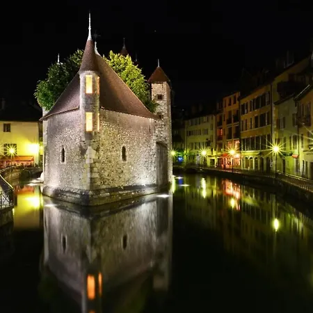 Hyper Center 100m From The Lake! アパート *