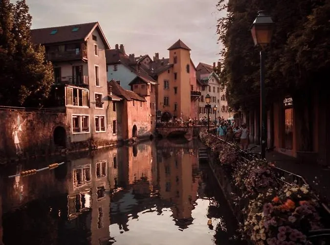 Hyper Center 100m From The Lake! アパート *