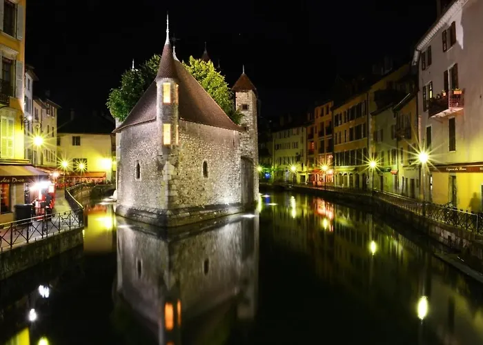 Hyper Center 100m From The Lake! アパート *