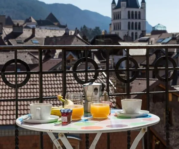 Hyper Center 100m From The Lake!